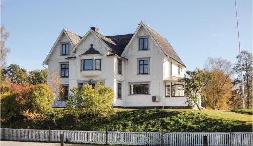 Six-Bedroom Holiday Home