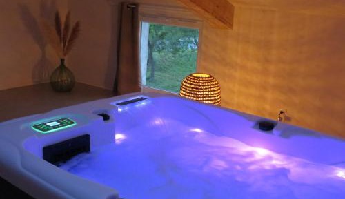 King Room with Spa Bath