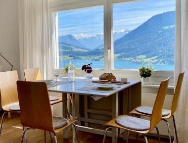 Apartment with Lake View