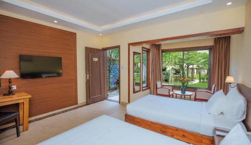 Bungalow with Garden View