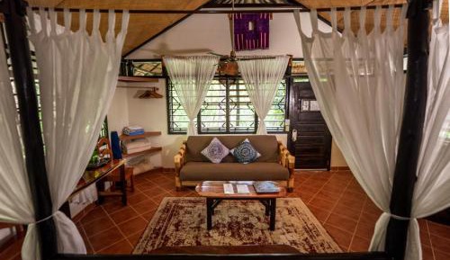 Deluxe Room (2 Adults + 1 Child)