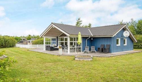 Three-Bedroom Holiday Home 