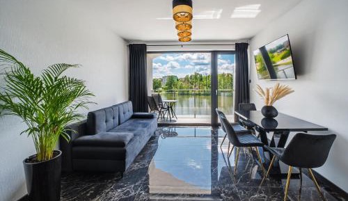 Apartment with Lake View