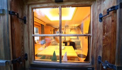 Chalet (8 Adults)