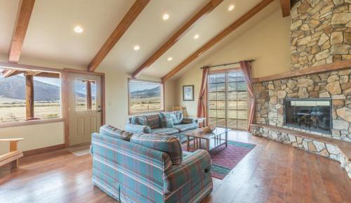 Three-Bedroom Holiday Home 