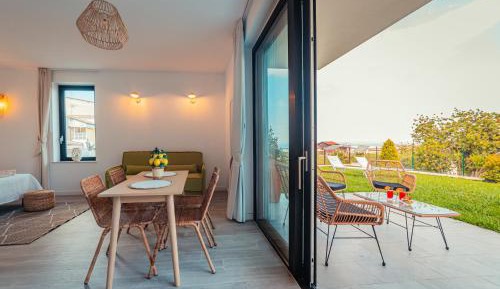 One-Bedroom Apartment - Sea Side