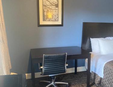 Queen Room - Non-Smoking