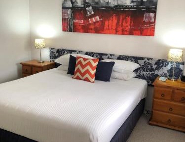 One-Bedroom Apartment with King Bed - First Floor