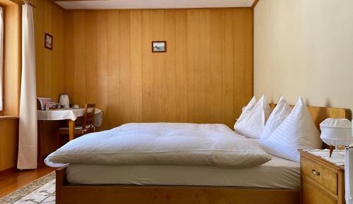 Twin Room with Shared Toilet
