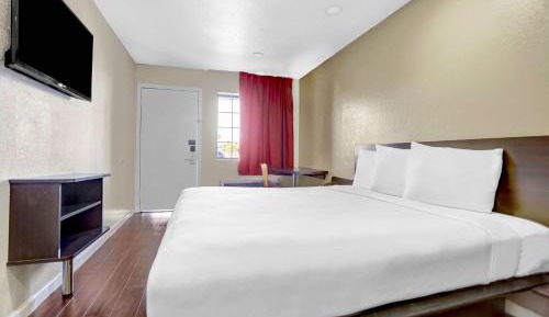 Deluxe King Room - Non-Smoking