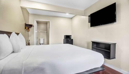 Deluxe King Room - Non-Smoking