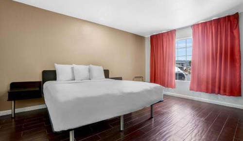 King Room - Non-Smoking