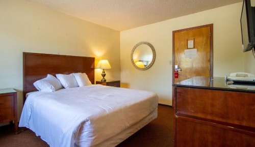 Deluxe Queen Room