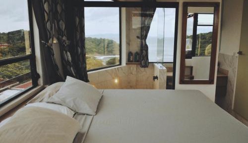 Deluxe Double Room with Balcony and Sea View