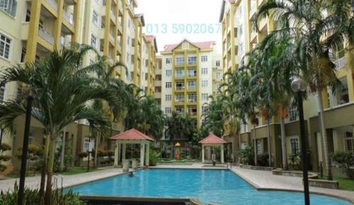 Apartment with Pool View 