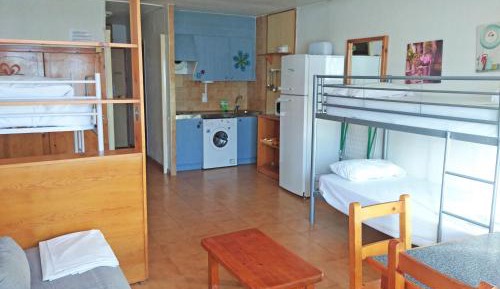 Studio (5 Adults)