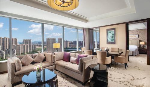 One Bed King Suite with Lounge Access High Floor
