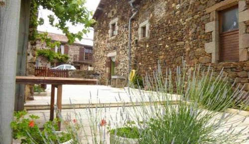 Holiday Home (9 Adults)