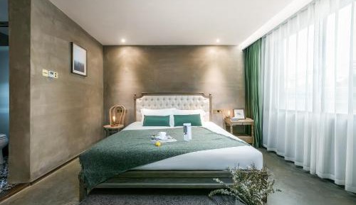 Classic Queen Room