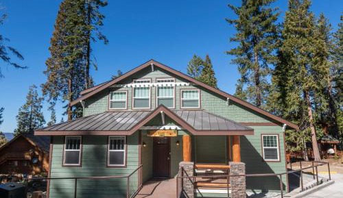 Three-Bedroom Holiday Home 