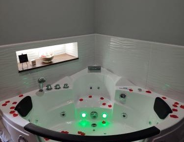 Queen Room with Spa Bath