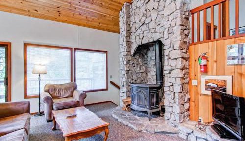 Three-Bedroom Holiday Home 