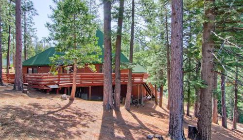 Three-Bedroom Holiday Home 