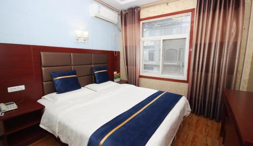 Deluxe Queen Room