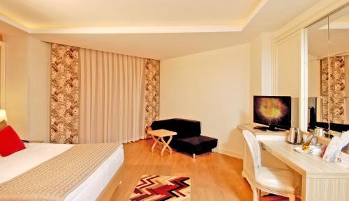 Standard Double or Twin Room with Land View