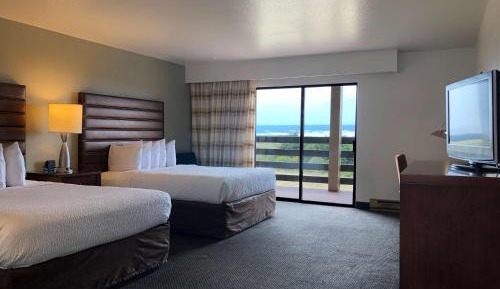 Queen Room with Two Queen Beds and Balcony - Lower Level