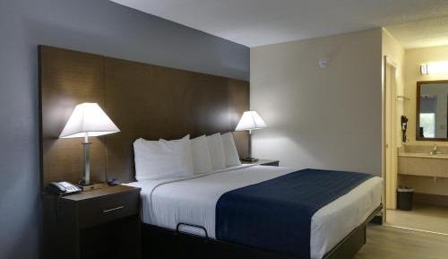 1 King Bed, Mobility Accessible Room, Bathtub w/ Grab Bars, Non-Smoking