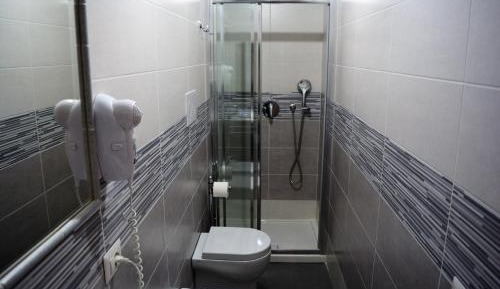 Quadruple Room with Private Bathroom
