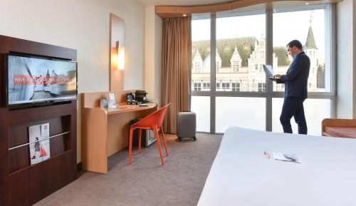 Premium Queen Room with City View