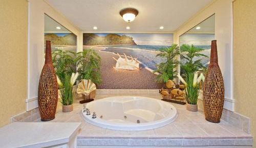 King Suite with Jetted Tub and Courtyard View