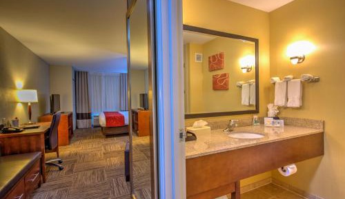 King Suite - Accessible/Non-Smoking