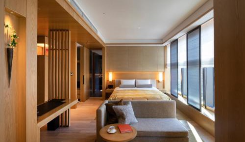 The quadruple room's kitchen is available for cooking and storing food. This air-conditioned quadruple room includes a flat-screen TV with streaming services and a shared bathroom.