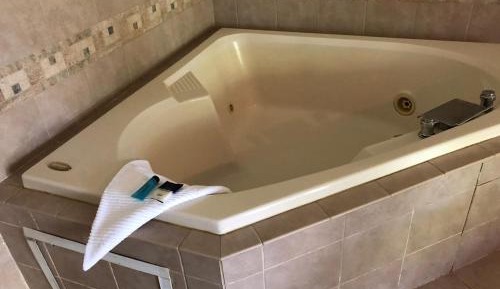 Queen Room with Spa Bath
