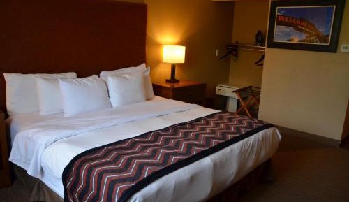 King Room with Tub - Mobility Accessible/Non-Smoking