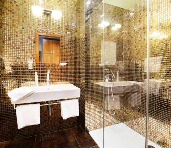 Deluxe Double Room with Shower