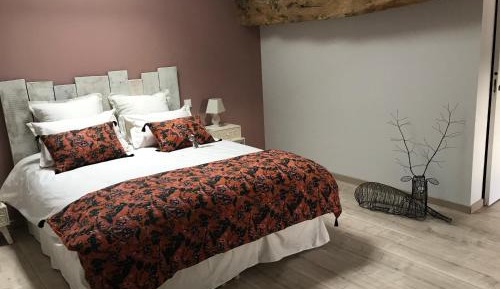 Deluxe Double Room (2 Adults + 1 Child)