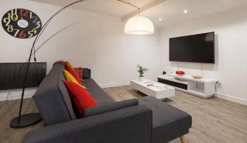 Deluxe Apartment