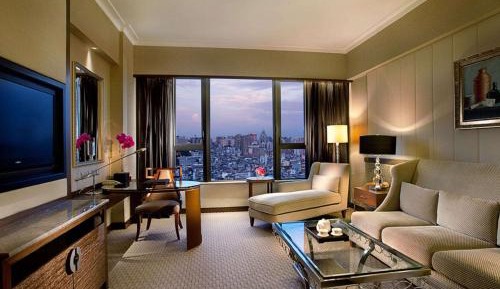 Junior King Suite with Lounge Access