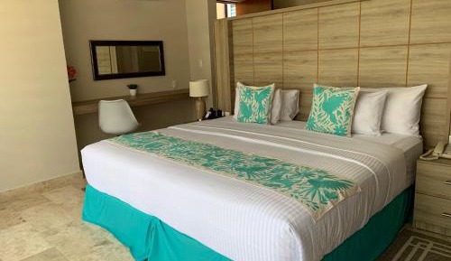 Pool View Suite