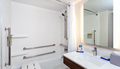 King Room - Mobility Access/Hearing Accessible