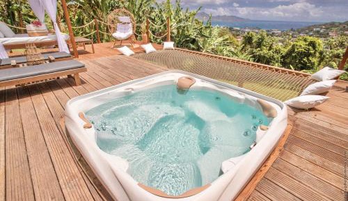 Suite with Hot Tub