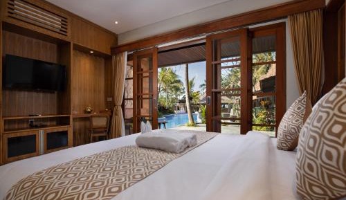 Three-Bedroom Villa with Shared Pool