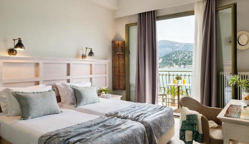 Triple Room with Balcony and Sea View