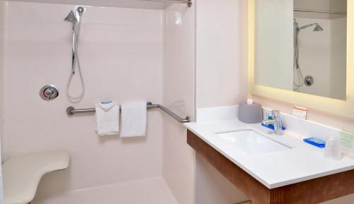 Standard King Room with Accessible Tub - Mobility Access