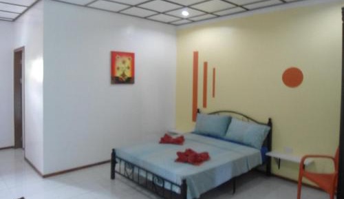 Standard  Queen Room with Television 