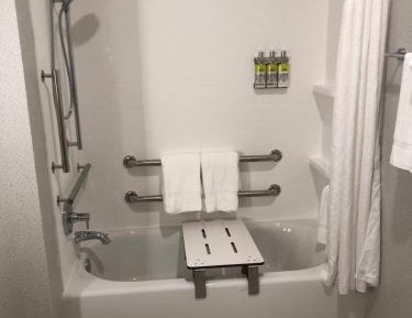 Standard King Room with Mobility Accessible Tub